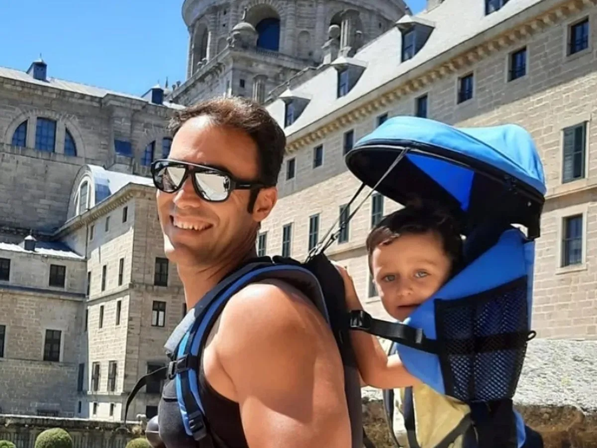 Jesús 'PaNe' con un niño tras una carrera